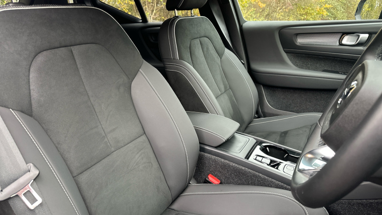 Volvo XC40 2.0 B4P Plus Dark 5dr Auto Petrol Estate